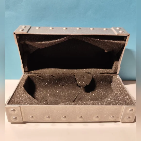 Vintage Oakley Metal Vault Sunglasses Case - Picture 3 of 9